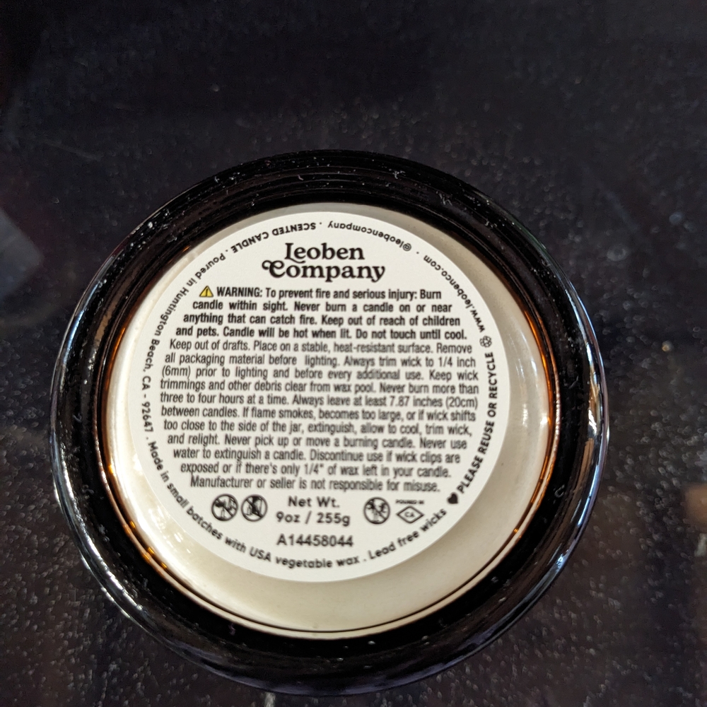 Sandalwood & Musk Soy Candle By Leoben Company 9 oz Single Wick - Picture 2 of 3